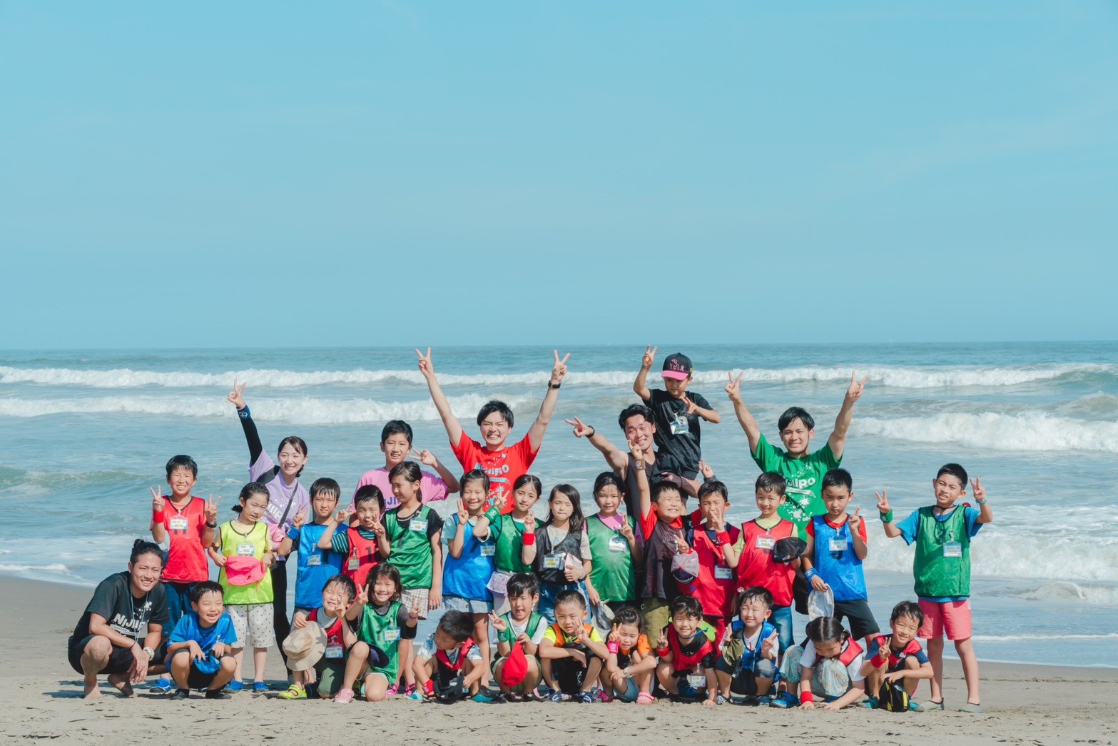 NIJIIROの子どもたちとコーチ